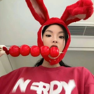 抖音上如何举报别人的视频违规作品呢，抖音举报攻略，遇到违规视频，两步操作精准送达审核