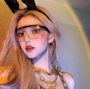 快手成年版举报监管需加强，青少年保护需提升